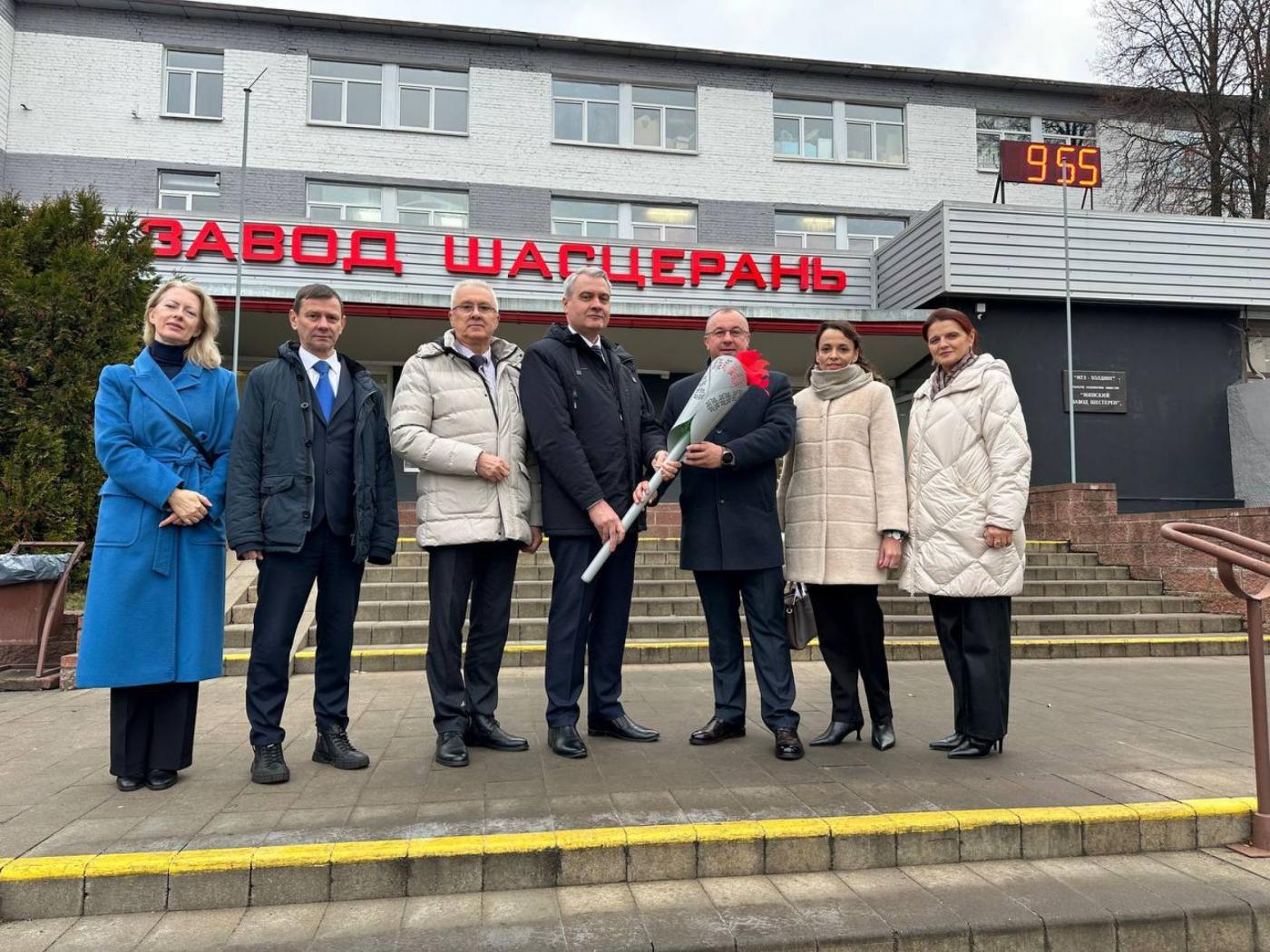 Символический огонь знаний передан Минскому заводу шестерен